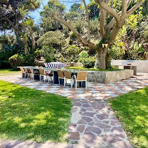 Villa Castle House Luxury Beachfront, Málaga